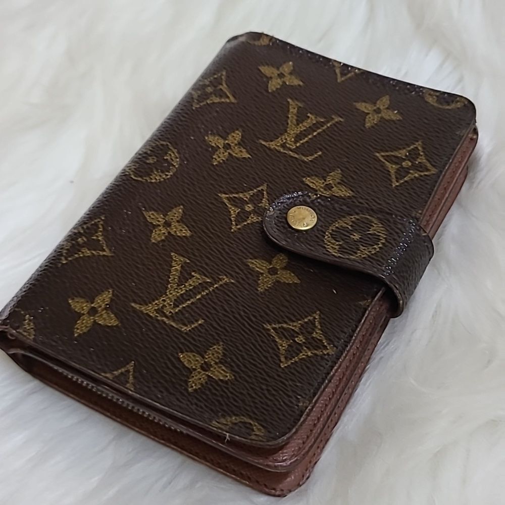 💯Authentic Louis Vuitton Monogram Porte Papier Zip Wallet🍀